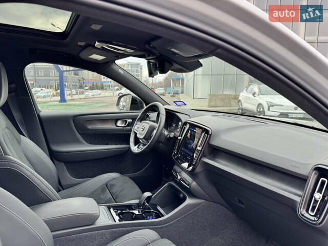 Сірий Вольво XC40 Recharge, об'ємом двигуна 0 л та пробігом 31 тис. км за 31500 $, фото 17 на Automoto.ua