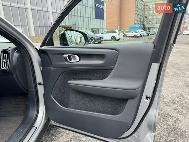 Сірий Вольво XC40 Recharge, об'ємом двигуна 0 л та пробігом 31 тис. км за 31500 $, фото 19 на Automoto.ua