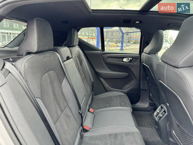 Сірий Вольво XC40 Recharge, об'ємом двигуна 0 л та пробігом 31 тис. км за 31500 $, фото 21 на Automoto.ua