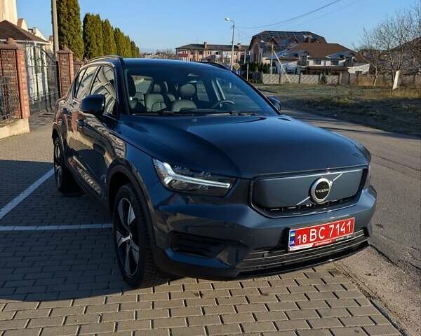 Синий Вольво XC40 Recharge, объемом двигателя 0 л и пробегом 21 тыс. км за 27200 $, фото 2 на Automoto.ua