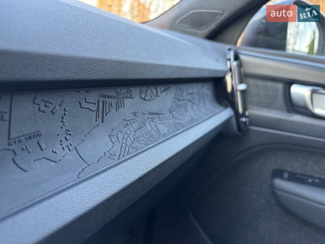 Синий Вольво XC40 Recharge, объемом двигателя 0 л и пробегом 158 тыс. км за 23400 $, фото 11 на Automoto.ua