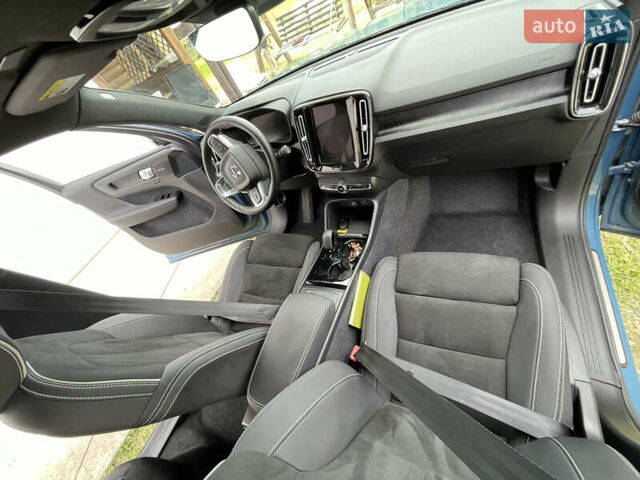 Синий Вольво XC40 Recharge, объемом двигателя 0 л и пробегом 19 тыс. км за 28100 $, фото 4 на Automoto.ua