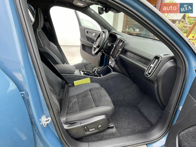 Синий Вольво XC40 Recharge, объемом двигателя 0 л и пробегом 19 тыс. км за 28100 $, фото 3 на Automoto.ua