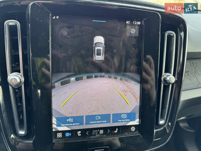 Синий Вольво XC40 Recharge, объемом двигателя 0 л и пробегом 23 тыс. км за 25300 $, фото 93 на Automoto.ua