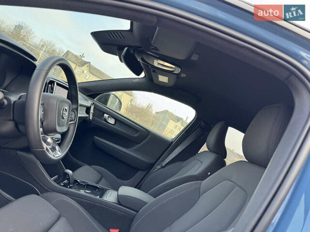 Синий Вольво XC40 Recharge, объемом двигателя 0 л и пробегом 23 тыс. км за 25300 $, фото 85 на Automoto.ua