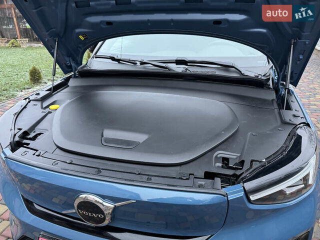 Синий Вольво XC40 Recharge, объемом двигателя 0 л и пробегом 23 тыс. км за 25300 $, фото 1 на Automoto.ua