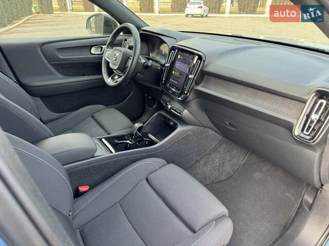 Синий Вольво XC40 Recharge, объемом двигателя 0 л и пробегом 23 тыс. км за 25300 $, фото 78 на Automoto.ua