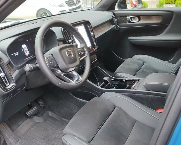 Синий Вольво XC40 Recharge, объемом двигателя 0 л и пробегом 15 тыс. км за 31999 $, фото 5 на Automoto.ua