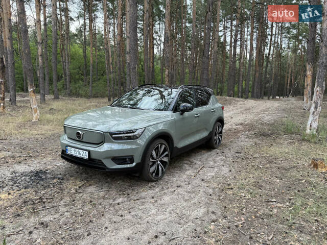Зеленый Вольво XC40 Recharge, объемом двигателя 0 л и пробегом 43 тыс. км за 35999 $, фото 3 на Automoto.ua