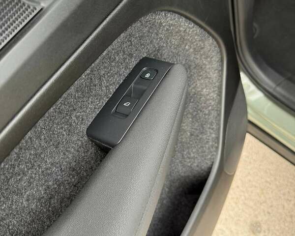 Зеленый Вольво XC40 Recharge, объемом двигателя 0 л и пробегом 87 тыс. км за 25700 $, фото 14 на Automoto.ua