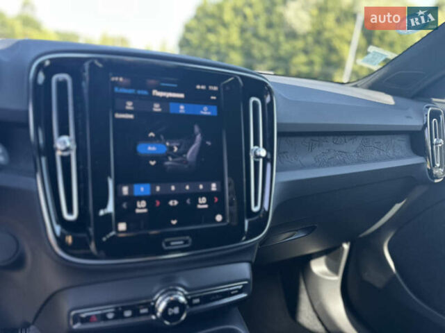 Зеленый Вольво XC40 Recharge, объемом двигателя 0 л и пробегом 70 тыс. км за 28500 $, фото 5 на Automoto.ua