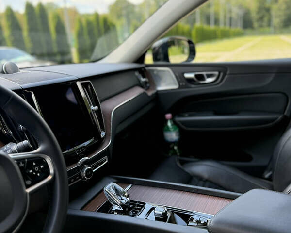 Чорний Вольво XC60 Recharge, об'ємом двигуна 1.97 л та пробігом 30 тис. км за 54000 $, фото 8 на Automoto.ua