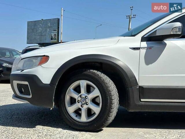 Белый Вольво XC70 Cross Country, объемом двигателя 2.4 л и пробегом 270 тыс. км за 11990 $, фото 2 на Automoto.ua