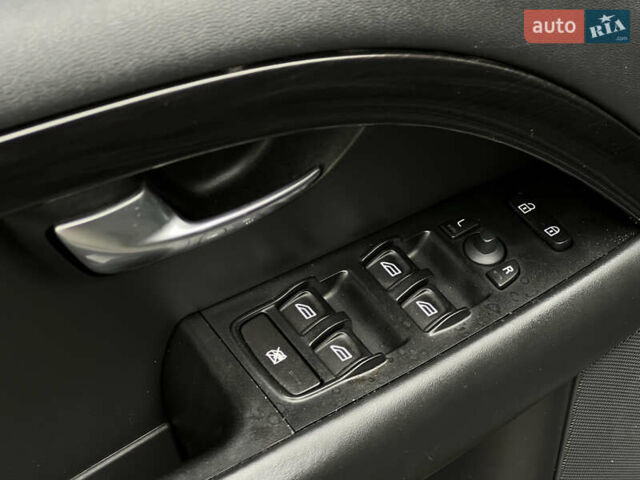 Черный Вольво XC70 Cross Country, объемом двигателя 2.4 л и пробегом 317 тыс. км за 10999 $, фото 25 на Automoto.ua