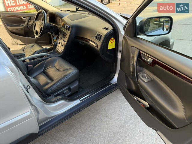 Серый Вольво XC70 Cross Country, объемом двигателя 2.4 л и пробегом 238 тыс. км за 7200 $, фото 11 на Automoto.ua