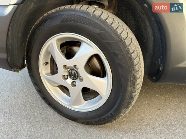 Серый Вольво XC70 Cross Country, объемом двигателя 2.4 л и пробегом 238 тыс. км за 7200 $, фото 13 на Automoto.ua