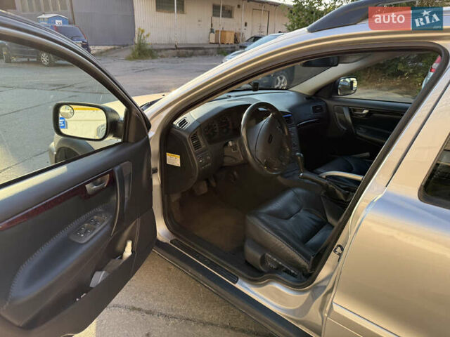 Серый Вольво XC70 Cross Country, объемом двигателя 2.4 л и пробегом 238 тыс. км за 7200 $, фото 5 на Automoto.ua