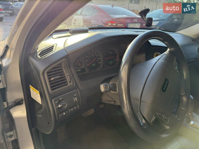 Серый Вольво XC70 Cross Country, объемом двигателя 2.4 л и пробегом 238 тыс. км за 7200 $, фото 7 на Automoto.ua