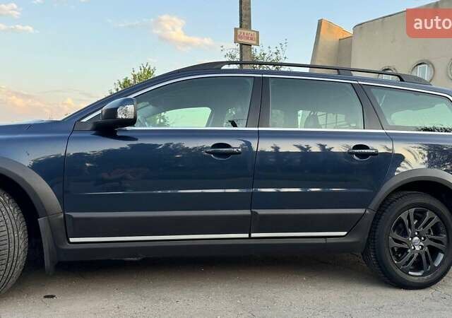 Синий Вольво XC70 Cross Country, объемом двигателя 2.4 л и пробегом 259 тыс. км за 16500 $, фото 1 на Automoto.ua