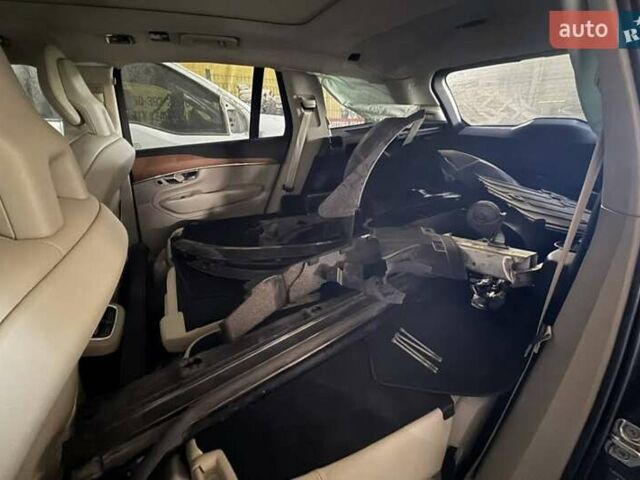 Вольво XC90 Recharge, объемом двигателя 1.97 л и пробегом 95 тыс. км за 24000 $, фото 12 на Automoto.ua