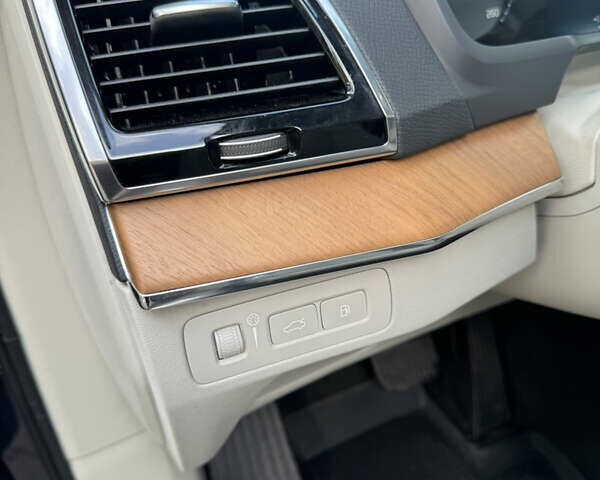Вольво XC90 Recharge, объемом двигателя 1.97 л и пробегом 99 тыс. км за 48000 $, фото 3 на Automoto.ua