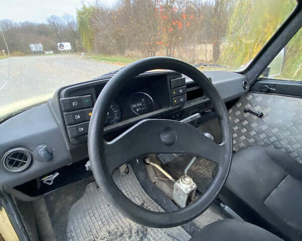 Желтый Вартбург 1.3, объемом двигателя 1.3 л и пробегом 200 тыс. км за 399 $, фото 12 на Automoto.ua