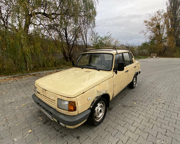 Желтый Вартбург 1.3, объемом двигателя 1.3 л и пробегом 200 тыс. км за 399 $, фото 9 на Automoto.ua