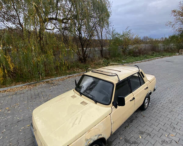 Желтый Вартбург 1.3, объемом двигателя 1.3 л и пробегом 200 тыс. км за 399 $, фото 8 на Automoto.ua