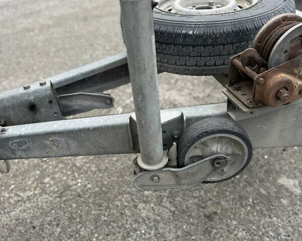 Weekend ВЄ3 2013 у Львові на Automoto.ua Сірий Weekend ВЄ3, об'ємом двигуна 0 л та пробігом 1 тис. км за 2700 $, фото 7 на Automoto.ua