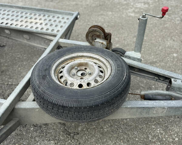 Weekend ВЄ3 2013 у Львові на Automoto.ua Сірий Weekend ВЄ3, об'ємом двигуна 0 л та пробігом 1 тис. км за 2700 $, фото 5 на Automoto.ua