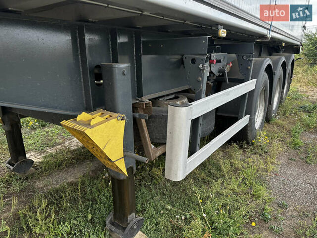 Віелтон НС 2005 у Умани на Automoto.ua Сірий Віелтон НС, об'ємом двигуна 0 л та пробігом 0 тис. км за 27000 $, фото 1 на Automoto.ua