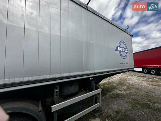 Віелтон НС 2005 у Умани на Automoto.ua Сірий Віелтон НС, об'ємом двигуна 0 л та пробігом 0 тис. км за 27000 $, фото 14 на Automoto.ua