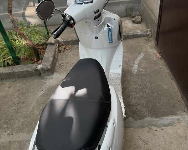 Белый Уибен YB 125T-12, объемом двигателя 0.13 л и пробегом 2 тыс. км за 713 $, фото 4 на Automoto.ua
