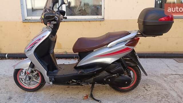 Серый Ямаха Сигнус, объемом двигателя 0.12 л и пробегом 16 тыс. км за 1700 $, фото 2 на Automoto.ua