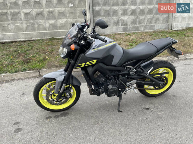 Сірий Ямаха FZ, об'ємом двигуна 0.85 л та пробігом 42 тис. км за 8500 $, фото 6 на Automoto.ua