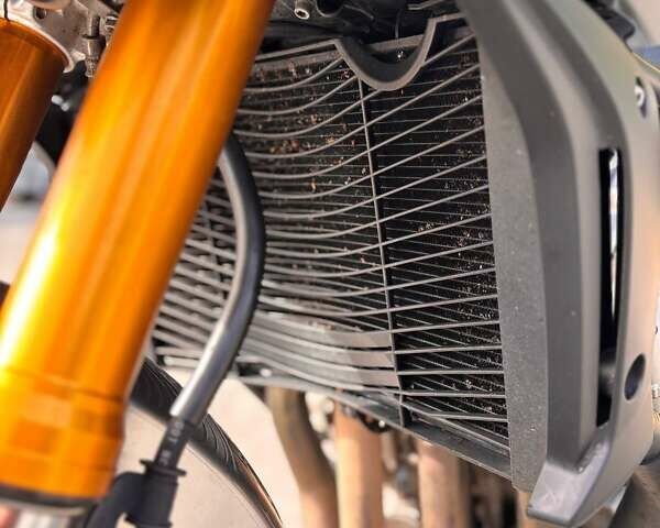 Сірий Ямаха FZ, об'ємом двигуна 1 л та пробігом 70 тис. км за 5900 $, фото 13 на Automoto.ua
