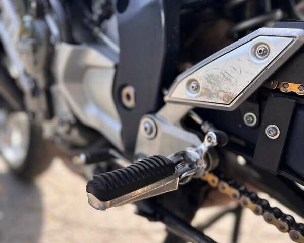 Сірий Ямаха FZ, об'ємом двигуна 1 л та пробігом 70 тис. км за 5900 $, фото 10 на Automoto.ua