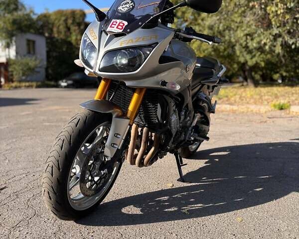 Сірий Ямаха FZ, об'ємом двигуна 1 л та пробігом 70 тис. км за 5900 $, фото 9 на Automoto.ua
