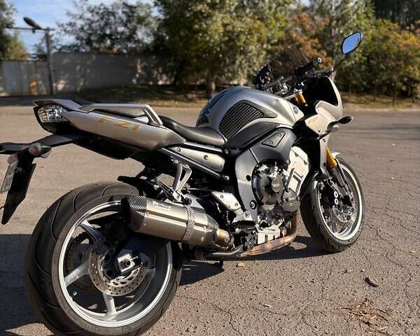 Сірий Ямаха FZ, об'ємом двигуна 1 л та пробігом 70 тис. км за 5900 $, фото 6 на Automoto.ua