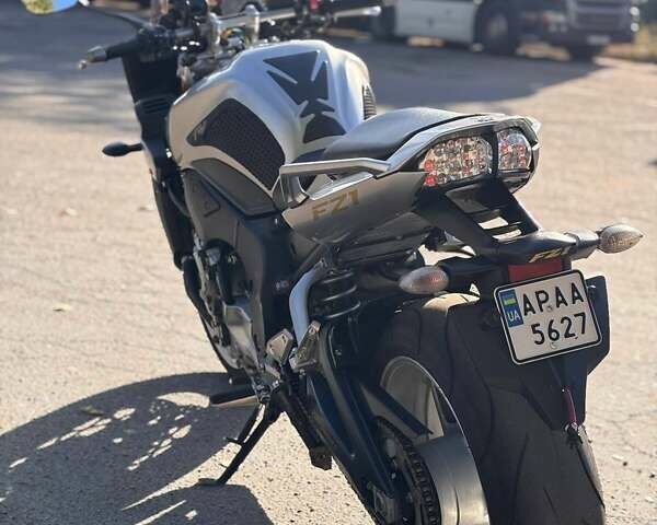 Сірий Ямаха FZ, об'ємом двигуна 1 л та пробігом 70 тис. км за 5900 $, фото 8 на Automoto.ua