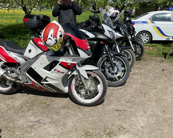 Червоний Ямаха FZR, об'ємом двигуна 1 л та пробігом 60 тис. км за 3200 $, фото 1 на Automoto.ua