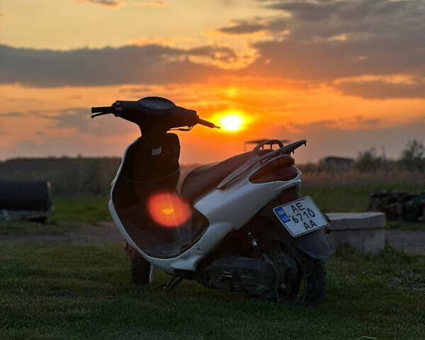 Белый Ямаха Гранд Аксис, объемом двигателя 0 л и пробегом 0 тыс. км за 600 $, фото 2 на Automoto.ua