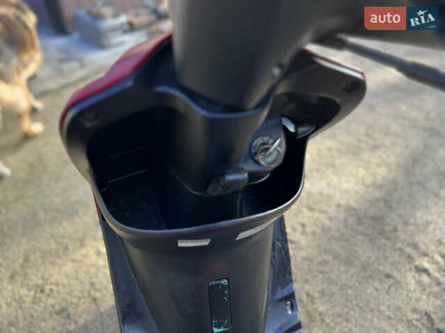 Красный Ямаха Джог, объемом двигателя 0.49 л и пробегом 24 тыс. км за 350 $, фото 6 на Automoto.ua