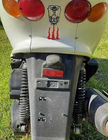 Белый Ямаха Маджести, объемом двигателя 0 л и пробегом 36 тыс. км за 350 $, фото 2 на Automoto.ua