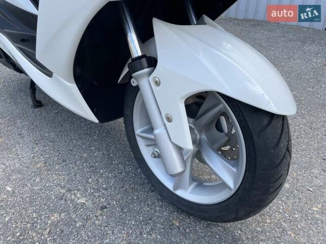 Ямаха Маджести, объемом двигателя 0 л и пробегом 17 тыс. км за 2100 $, фото 6 на Automoto.ua