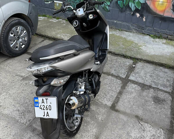 Серый Ямаха Маджести, объемом двигателя 0.16 л и пробегом 45 тыс. км за 1900 $, фото 9 на Automoto.ua