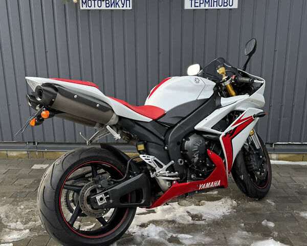 Белый Ямаха Р1, объемом двигателя 1 л и пробегом 21 тыс. км за 9200 $, фото 4 на Automoto.ua