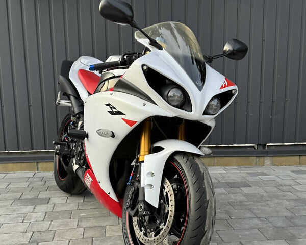 Белый Ямаха Р1, объемом двигателя 1 л и пробегом 25 тыс. км за 10500 $, фото 1 на Automoto.ua