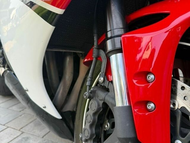 Білий Ямаха R1, об'ємом двигуна 1 л та пробігом 23 тис. км за 10000 $, фото 14 на Automoto.ua