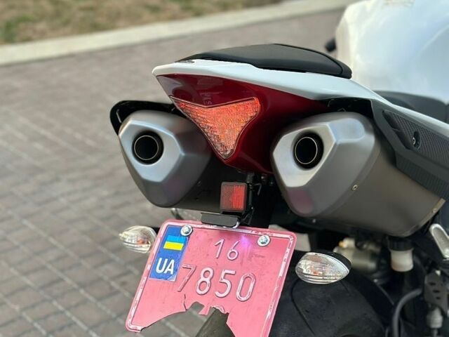 Білий Ямаха R1, об'ємом двигуна 1 л та пробігом 18 тис. км за 11500 $, фото 14 на Automoto.ua